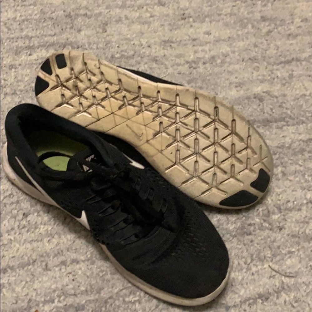 Women’s Nikes 6.5